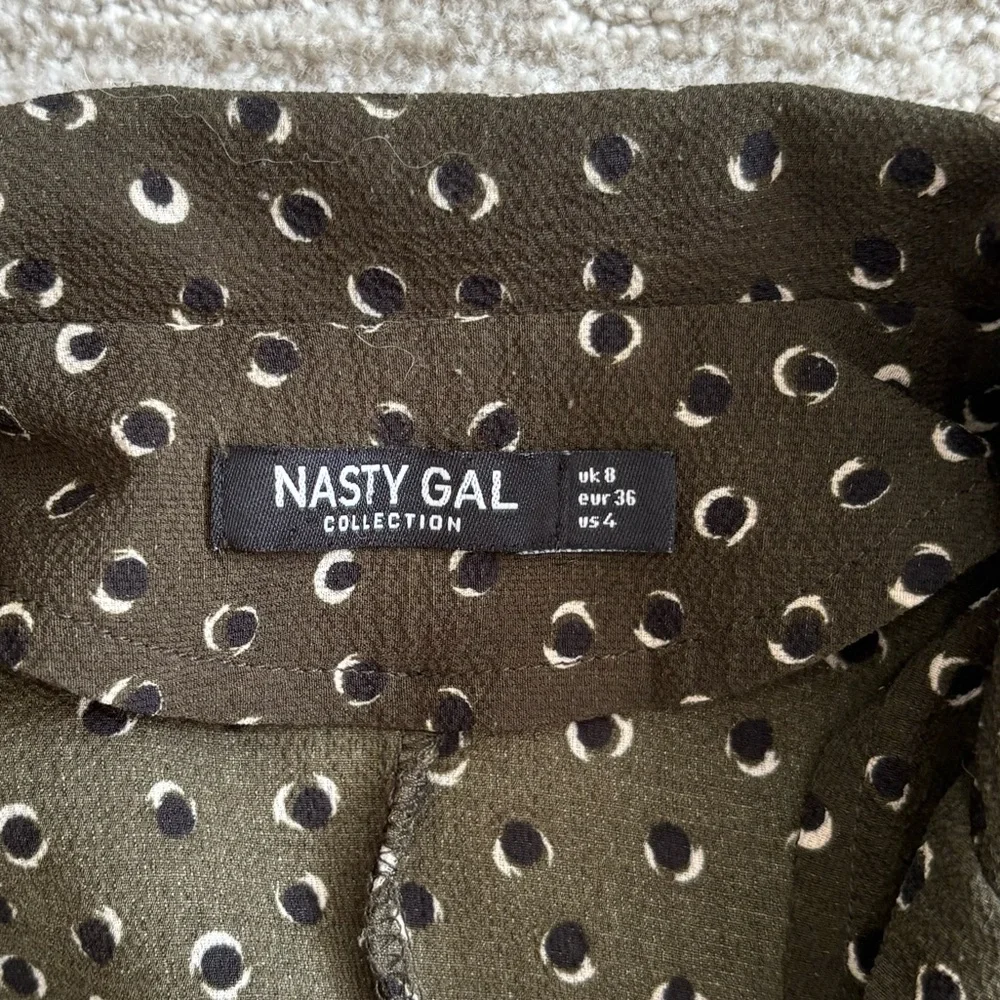 Nasty Gal Long Sleeve Collared Wide Leg Jumpsuit Size 8 Dot Patterned One Piece - Picture 2 of 12